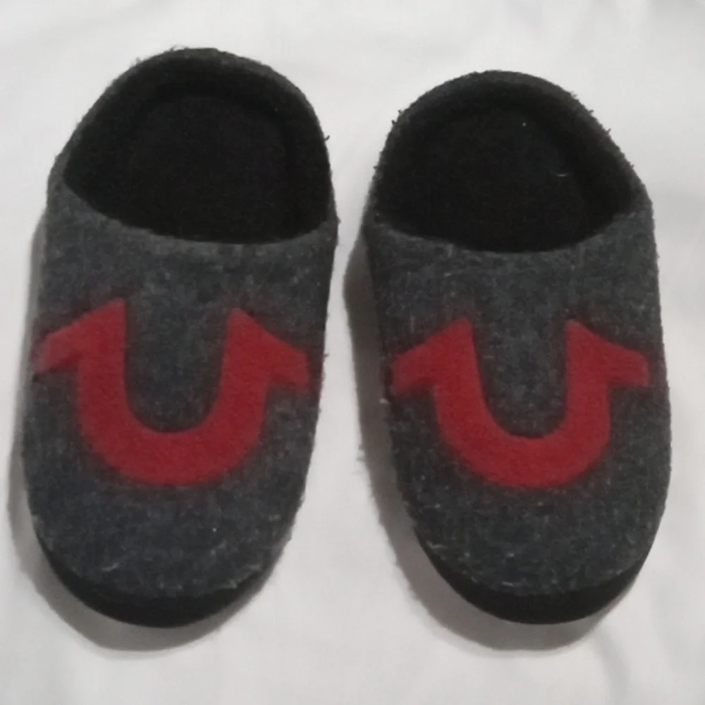 Slippers - Picture 2 of 6